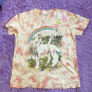 Cute unicorn shirt with tags that has never been worn